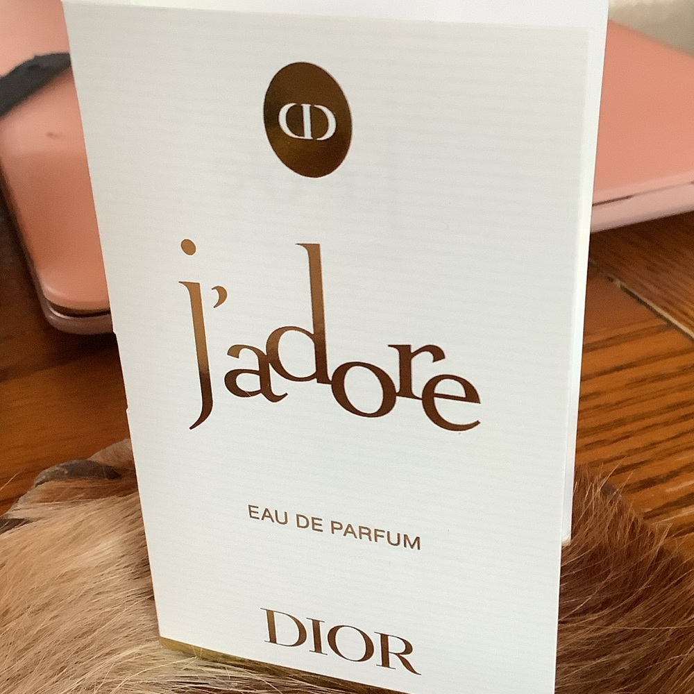 Dior J'adore perfum - White & Gold Accents
